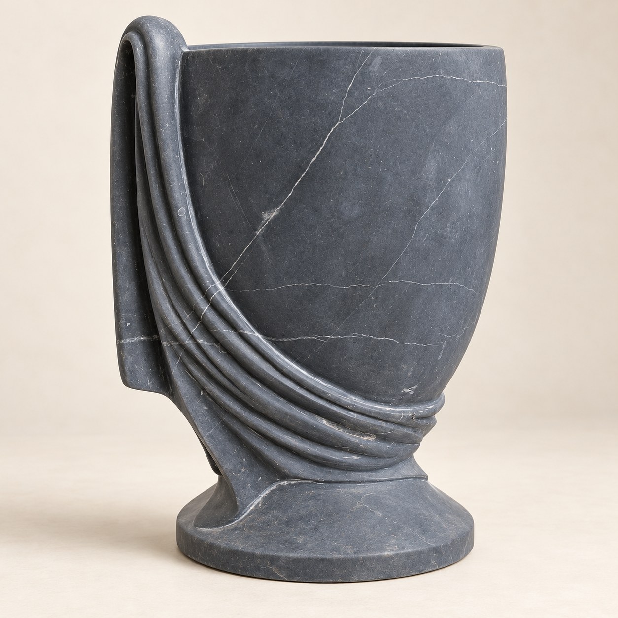 Black & White Root Vessel